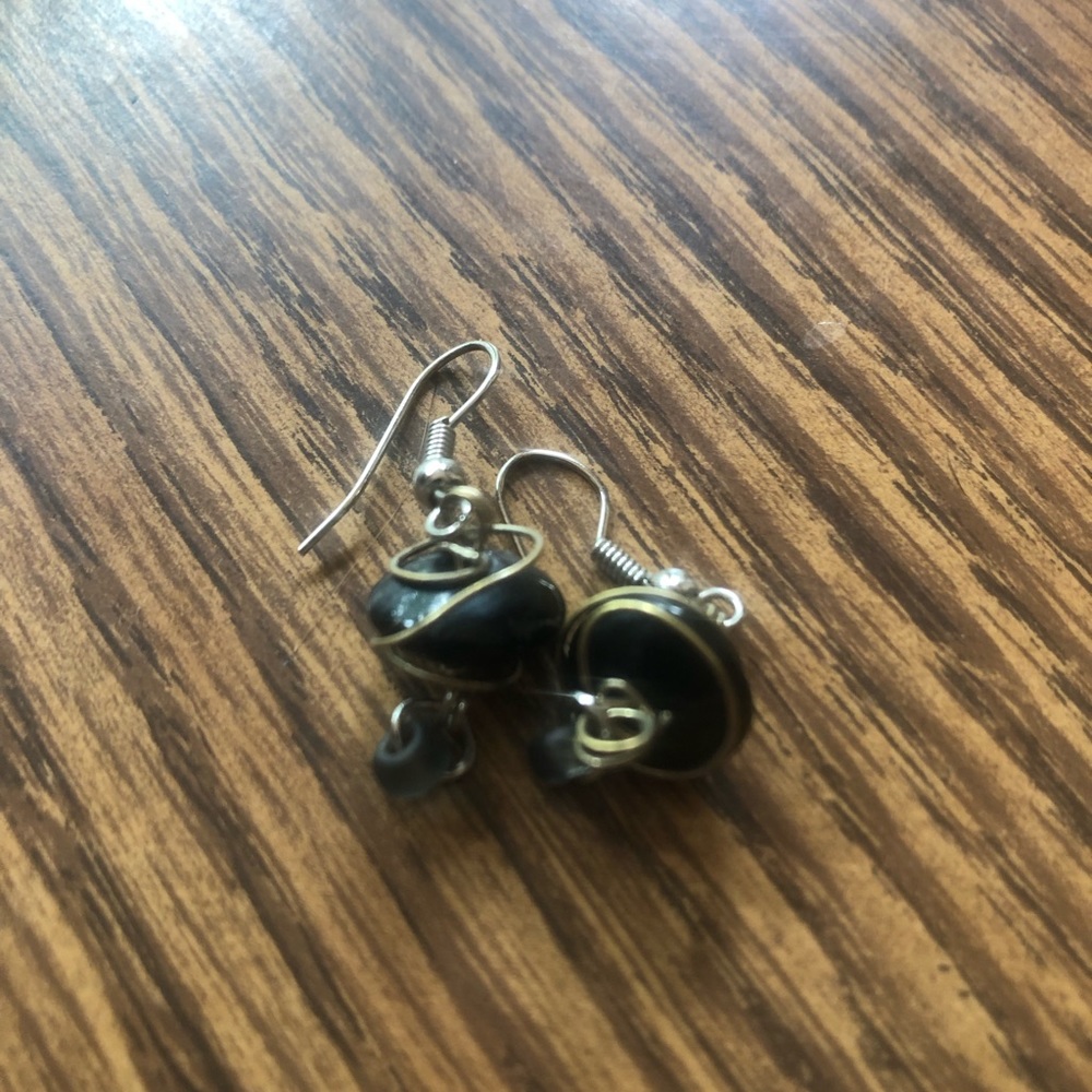 Beautiful dangle earrings black silver